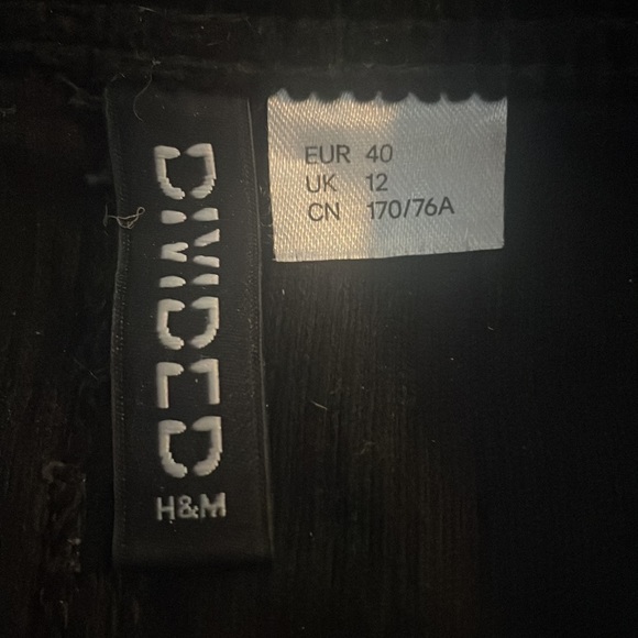 Black DIVIDED button up skirt, size 40 (EUR) - Picture 2 of 3